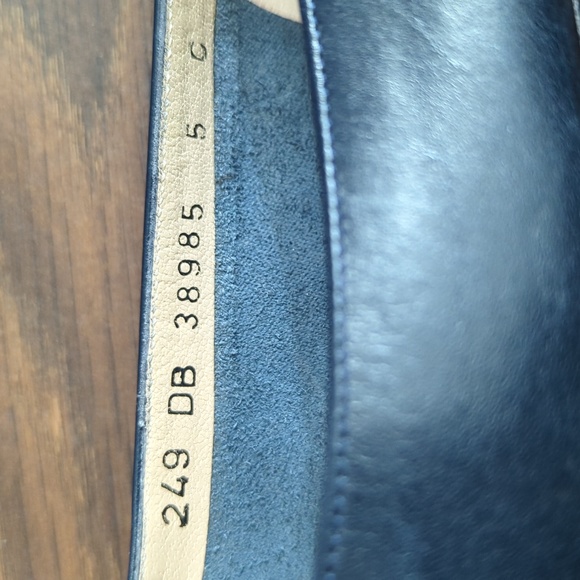 Salvatore Ferragamo Bow Pumps - Picture 8 of 11